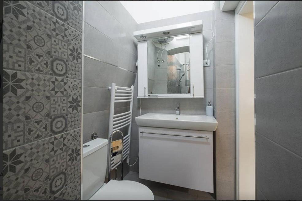Central Charm Modern 2Br Apt-Free Parking Near เบลเกรด ภายนอก รูปภาพ